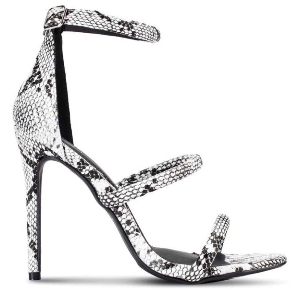 NWT Snakeskin highheel shoes
